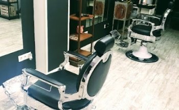 The Barber Shop by Oscar Avilés