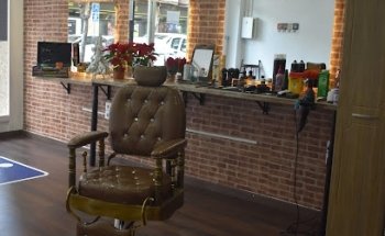 Julián Bermúdez Barber Salon