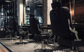 Sir Fausto, barbería y tattoo