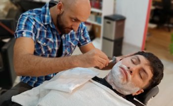 AV Plus Point - Barbería y Peluquería